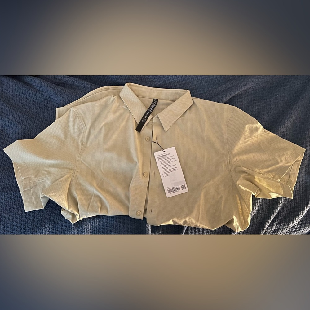 New with tags Lululemon Mens short-sleeve button-down - size XL